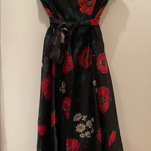 Kay Unger Evening ballgown w. sash, 100% silk. Size 10. 2 layer chiffon & lining